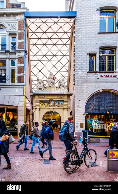 kalverstraat openingstijden|kalverstraat shopping area.